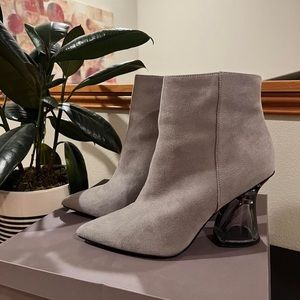 Charles & Keith ankle boots
US Size: 8 // EU Size: 38